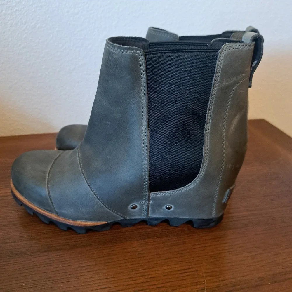Sorel Joan of Arctic Wedge II Chelsea Boots Grey Leather NL2704-089 Womens 8